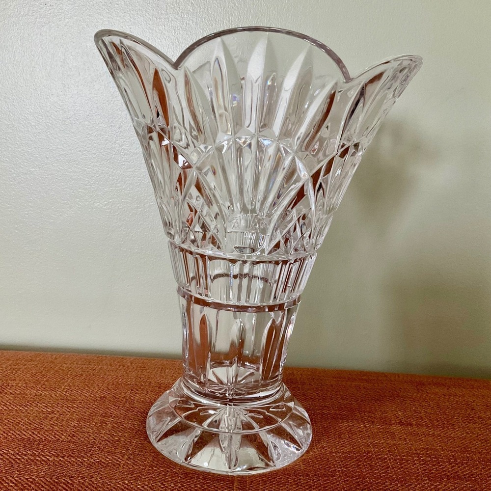 Vintage Irish Style Heavy Cut Lead Crystal Trumpet Vase Scalloped PetalRim 10.5"
